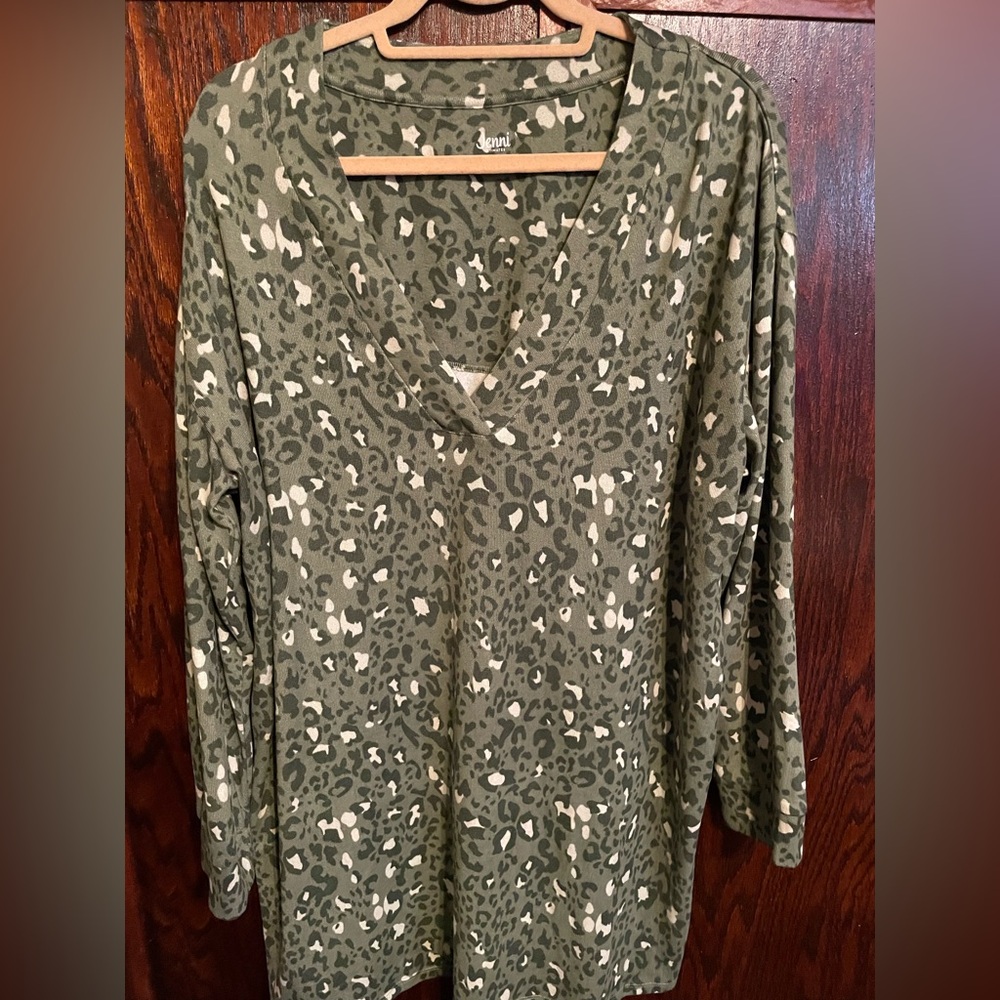 Jenni Size Large nightshirt EUC Animal print
